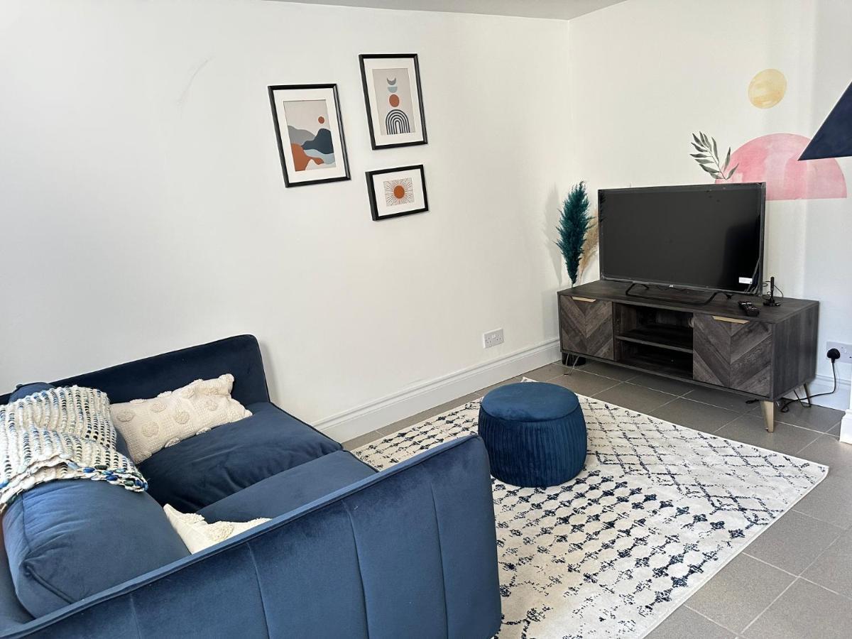Cosy One Bedroom Apartment Trowbridge Exteriör bild