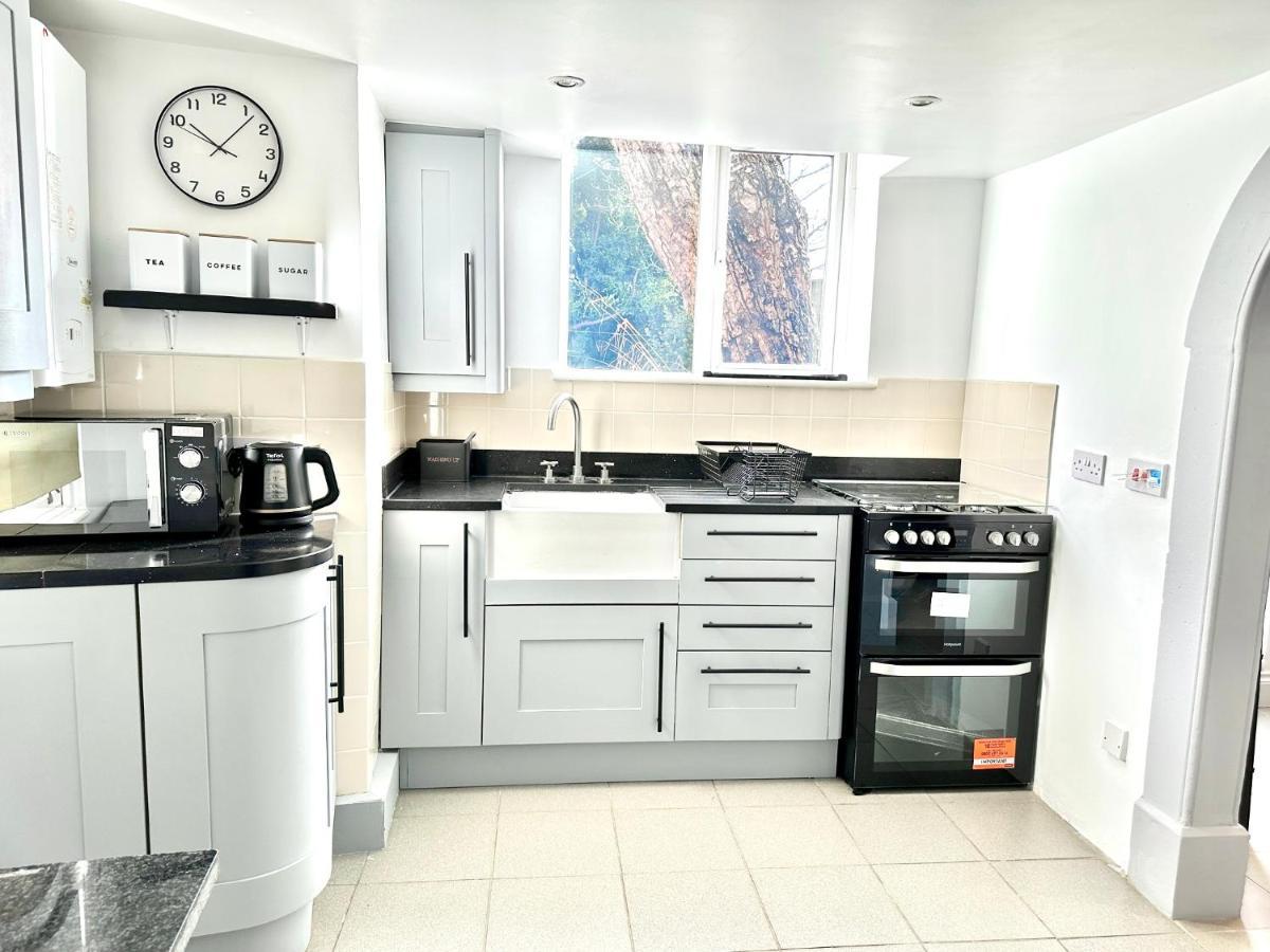 Cosy One Bedroom Apartment Trowbridge Exteriör bild