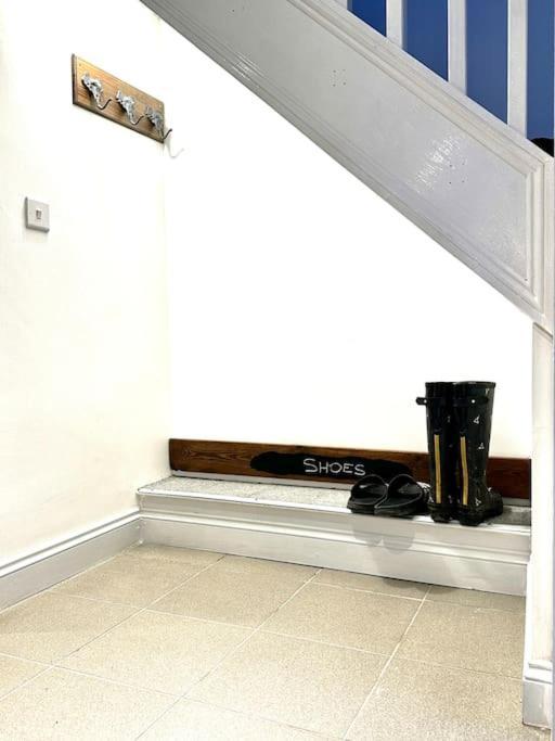 Cosy One Bedroom Apartment Trowbridge Exteriör bild